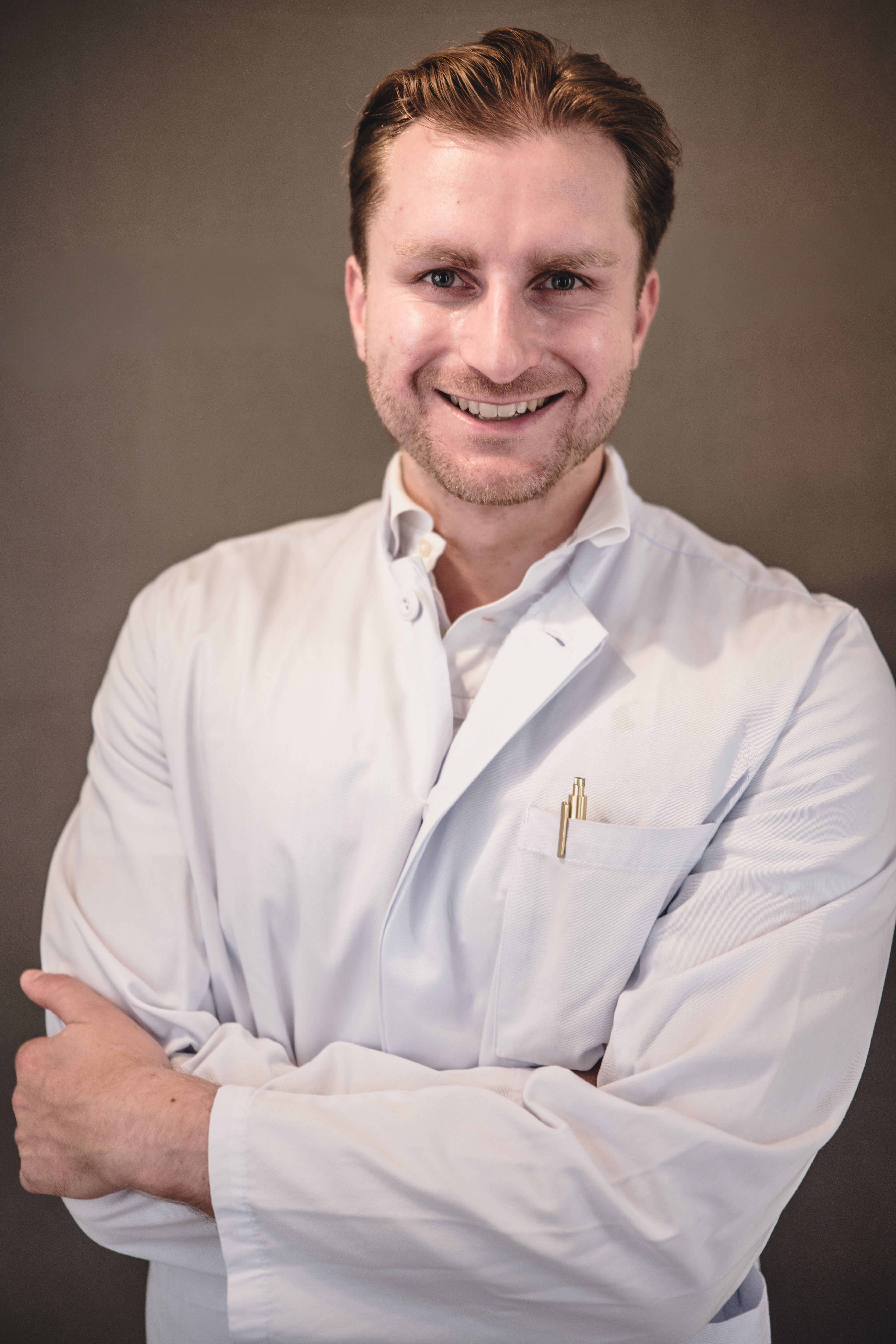 Dr. med. Dr. med. dent. Georg Hoene, Facharzt für Mund-, Kiefer- und Gesichtschirurgie